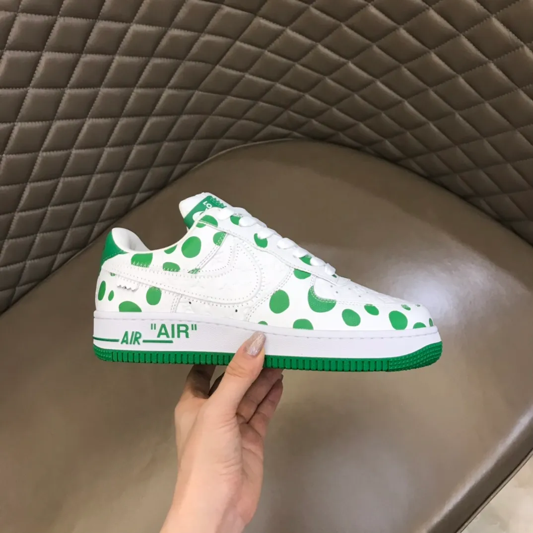 Men's shoes 💰p420 "*OUIS *UITTO*x" x OFF-WHITE x Nike tripartite collaboration! Yayoi Kusama's collaboration series is a trendy men's casual sports shoe with unrivaled color matching. The design idea basically continues the style of THE TEN. The Swoosh line and tongue label have a very familiar visual effect, and are both fashionable and trendy! A must-have for fashionistas! The effect on your feet is absolutely stunning!  Size: 38-45